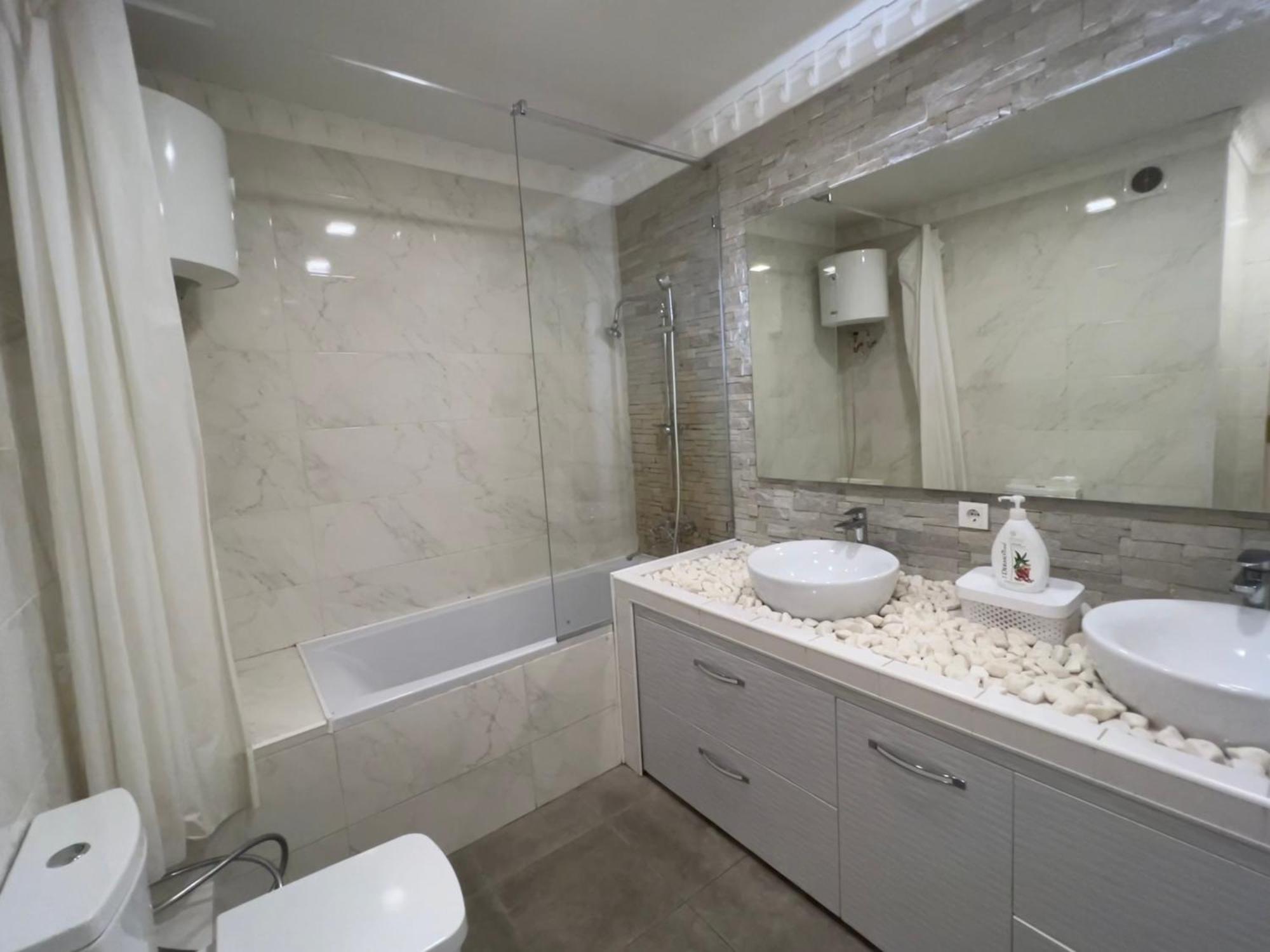 2 Bedrooms Heart Of City Center Chişinău Eksteriør billede