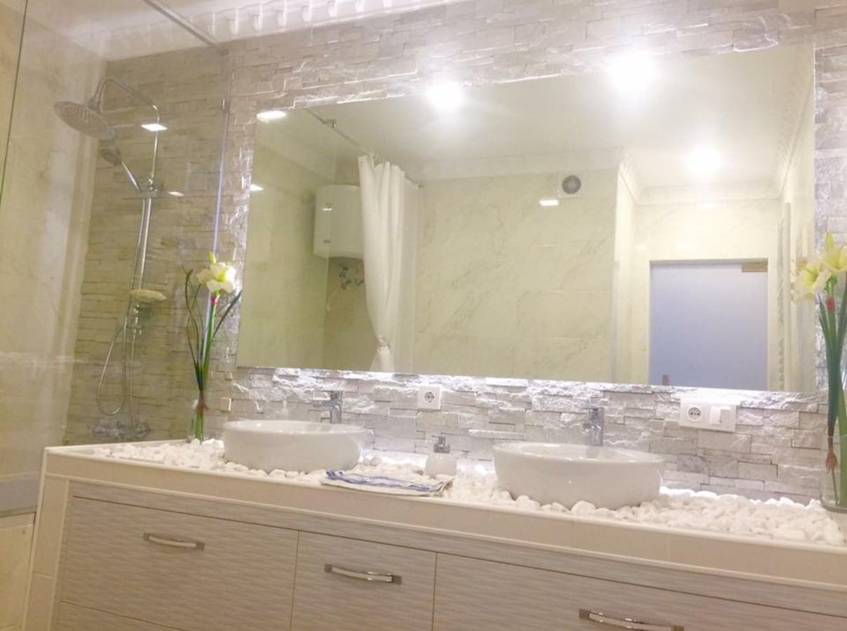 2 Bedrooms Heart Of City Center Chişinău Eksteriør billede